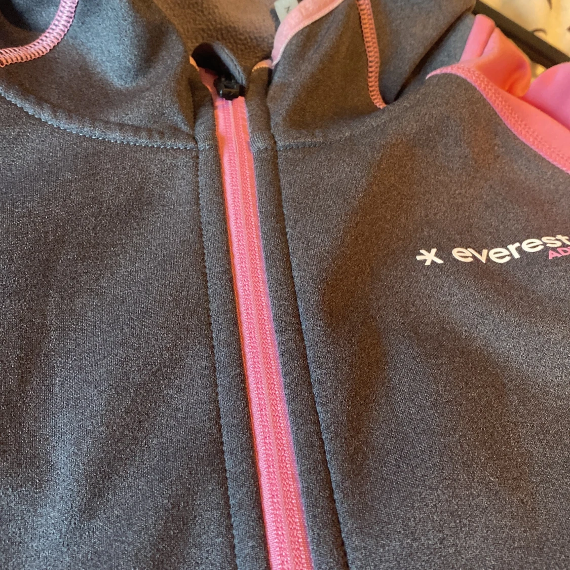 Rosa/grå zip up hoodie  - 90