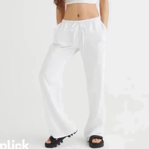 Linnebyxor  - Dem perfekta lågmidjade linnebyxorna! Andvända ungefär 3ggr i storlek xxs, passar ungefär 1,60 i längden❤️ ( bild lånad) helt slutsålda buda! 300 minst❤️