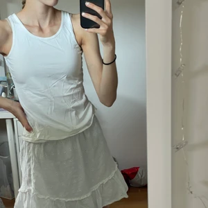 Vitt linne - Vitt linne med brottarrygg i fint skick. Passar XS, S och M. 