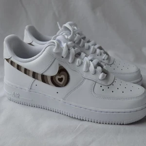 Beställ  - Detta är exempel på vad vi kan erbjuda som design. Custom målade skor ! Skicka in dina finna skor till oss eller beställ helt nya med önskad design. Beställ genom att skicka ett meddelande till oss här eller via var Instagram @asphodel_jh ☺️