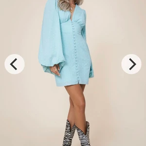 Adoore klänning - Klänning från Adoore, endast använd 1 gång så den är som ny. Slutsåld på hemsidan