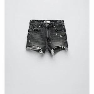 Zara shorts - Helt nya jeans shorts ifrån zara! Prislappen sitter kvar och är endast testade (skriv för fler bilder) köpte dom för 359kr