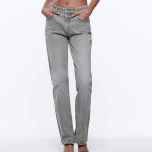 Nya Jeans split slim från zara - Helt nya jeans split slim från zara. strl 34. Slutsålda på hemsidan.