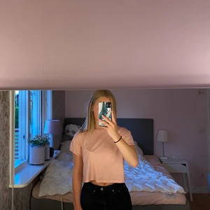 Rosa tröja - Rosa lite vidare tröja ifrån tallyweil, storlek XS                                                                                        Hör av dig om du har någon fråga 💗