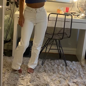 Weekday jeans - Säljer dessa super fina jeans från weekday i modellen rowe. Jeansen är i storlek 24/32💕