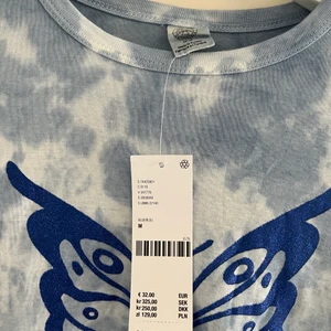 Långärmad fjärils topp Urban Outfitters - Fin långärmad fjärilstopp från Urban Outfitters, aldrig använd, prislappen kvar:)