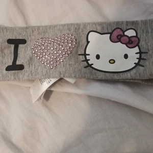 Hello kitty hårband - Hello kitty hårband köpt för läng sen ifrån h&m!