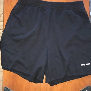 Svarta shorts stl M  - I nyskick! Använda ett fåtal gånger! 