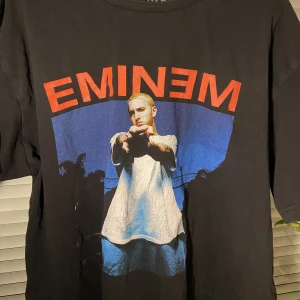 Eminem tshirt - Storlek S men passformen är baggy Möts upp i Sthlm💕