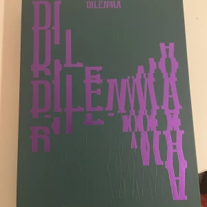 Enhypen album - Allting ingår plus en photocard skriv ifall ni vill veta vem som finns på photocarden, allting är i bra skick :)