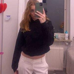 Svart Hoodie! - SÅLD