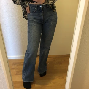 Jeans - Straight leg jeans från Stradivarius, passar mig som är 160🫶🏻💞säjer på grund av att de är lite små för mig som oftast har m i byxor 