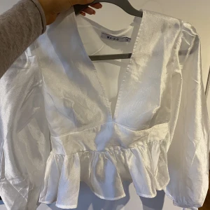 Tröja NA-KD - Aldrig använd! Skriv för fler bilder om du är intresserad! 