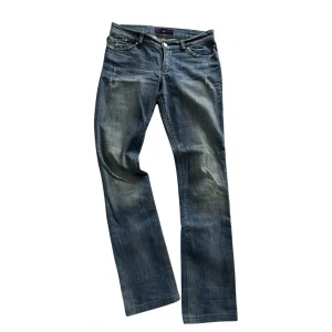Victoria Beckham jeans - Victoria Beckham jeans, storlek us 28 (S). Midjemått- 40cm Innerbenslängd- 82cm