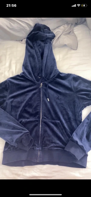 Juciy tröja - Köptes i augusti, nästan aldrig använd då jag tycker den är lite tight