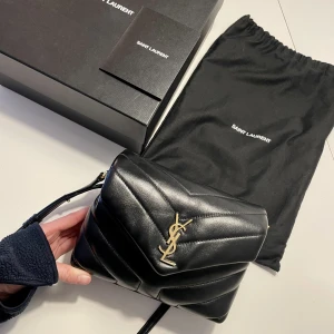 Saint Laurent Loulou Toy bag - Very good condition. Comes with the full set ✨