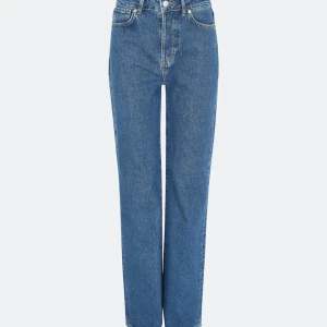 Straight jeans - Säljer dessa super fina straight jeans från bikbok i storlek W24 L32. Jag säljer dom för att dom är för små. Dom är i super bra skick. Köparen står för frakten. Betala med Swish. Kontakta mig vid frågor eller fler bilder!💕
