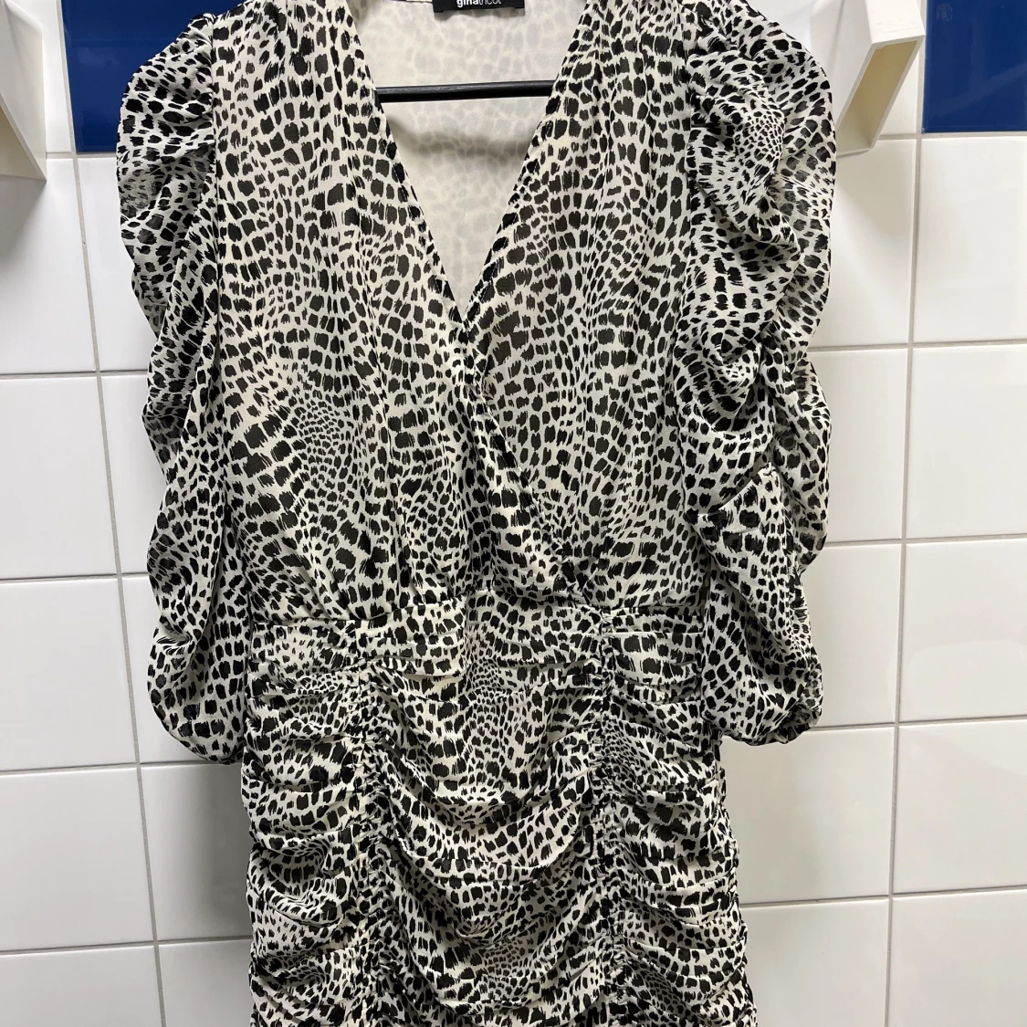 Klänning Gina Tricot