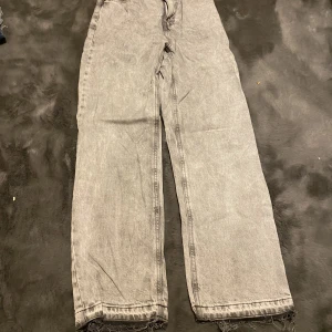Jeans - Säljer mina jeans i storlek 10/11 men har gjort de lite längre där mera bra skick inget fel på de💗
