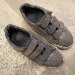 Sandro Sneakers  - Sandro Paris Sneakers i storlek 37. Passar även 38or💙