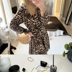 Säljer nu min snygga klänning med leopardmönster!🥰 Storlek s/m! Köpt på raglady för några år sedan! Säljer för 150kr
