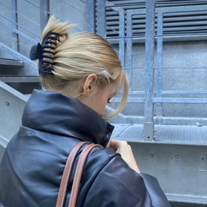 Hårklämmor - Båda två för 40kr+frakt. Inga defekter. Skriv privat vid intresse eller frågor💕