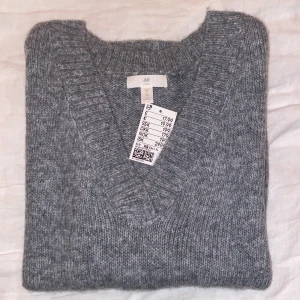 Stickad tröja - Aldrig använd🖤