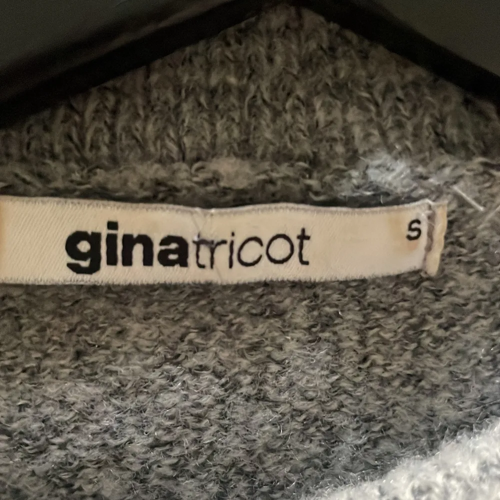 Super fin stickad tröja från Ginatricot -stl S -nytt skick -nypris 400. Stickat.
