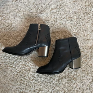 Zadig boots - Boots i skinn från Zadig & Voltaire i storlek 38. I fint skick!