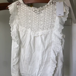 Vit blus - Helt ny jättesöt blus från Mango som tyvärr aldrig kommit till användning