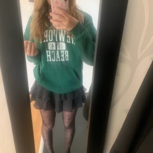 Hoodie - Super skön grön hoodie!! Köpare står för frakt!