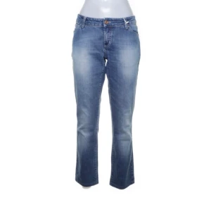 Lexington byxor lågmidjade  - Ett par lågmidjade byxor som tyvärr ej kommer till användning. 