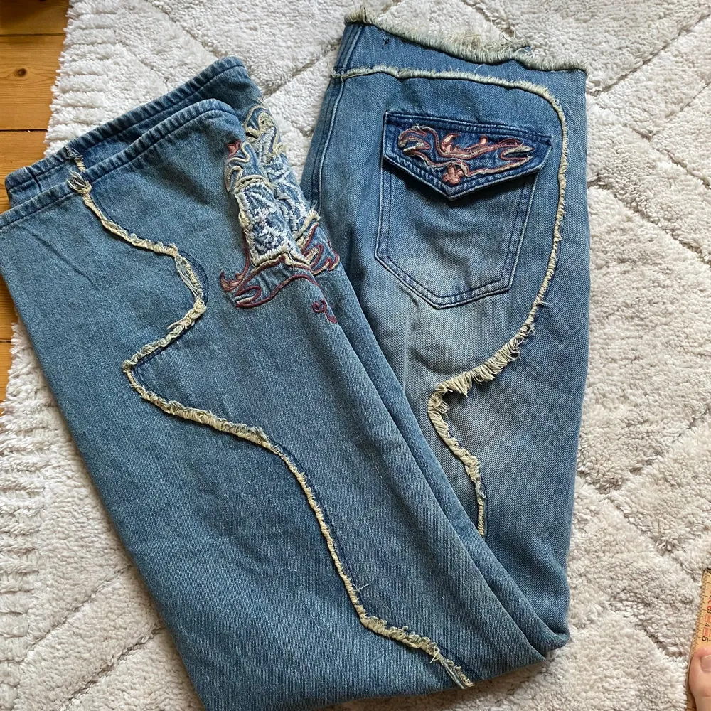 Y2k byxor ifrån jaded london! Innerbensmått-85cm🥰. Jeans & Byxor.