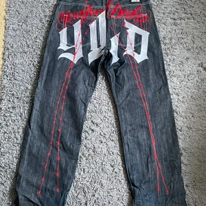 YLD (Your Local Dealer) Jeans  - Yld jeans i storlek 34 Bra condition endast lite slitna längst ner  Fraktar men kan mötas i karlstad 