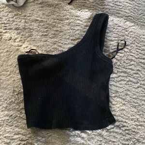 Ett svart linne - En jätte fin svart linne 💕