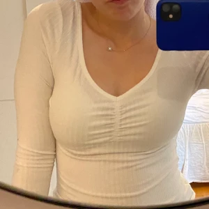 Tight tröja  - Säljer min tights långärmade tröja från nakd. Storlek xs🙌🏽