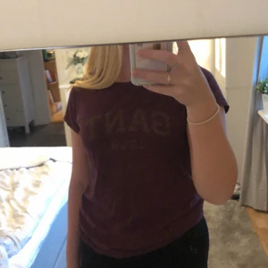 Gant t-shirt - Vinröd gant tröja! Köparen står för frakten.☺️