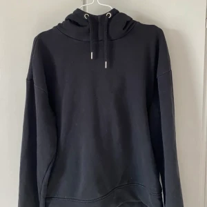 Svart hoodie - Svart hoodie från stadium, använd fåtal gånger