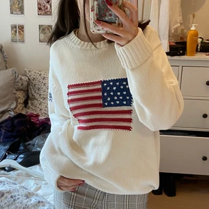 gant pullover sweater - Säljer min gant tröja med amerikanska flaggan, storlek M men ganska stor (jag har xs)🤎 Fint skick! Hämtas i slussen eller postas.