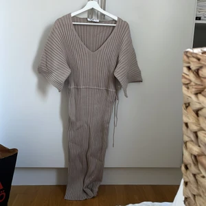 Stickad klänning strl S - Stickad klänning strl S