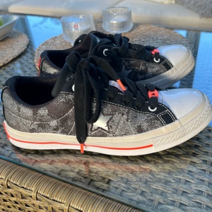 Sadboys converse  - Sadboys skor i bra skick, syns att dom är lite använda men inget galet:)) 