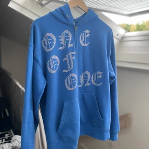 One Of One Hoodie - Säljer nu min blåa one of one hoodie då jag inte längre har någon användning av den. Strlk M.