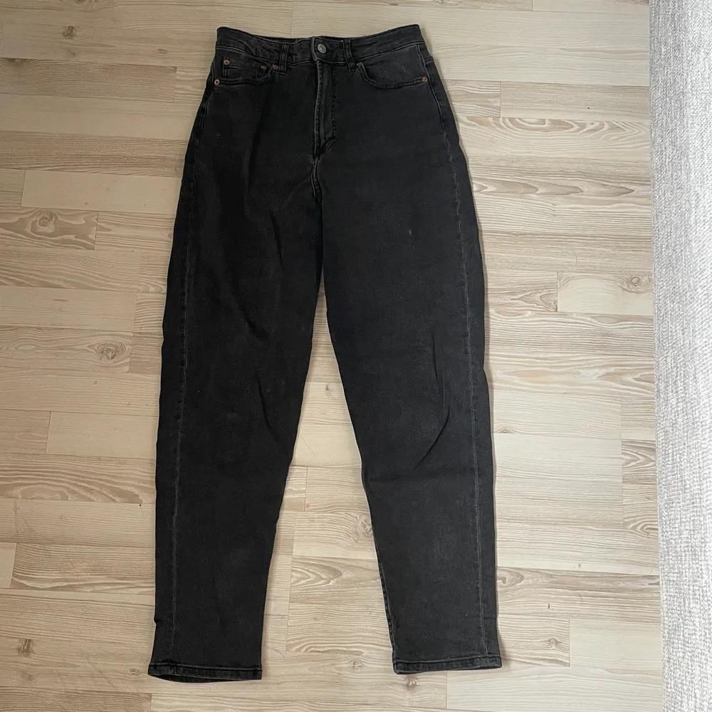 Fina och sköna mom jeans från hm. Jeans & Byxor.
