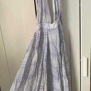 Selling this beautiful dress sexy backless beach dress worn it once only, in very good condition 