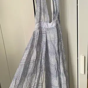 Selling this beautiful dress sexy backless beach dress worn it once only, in very good condition 