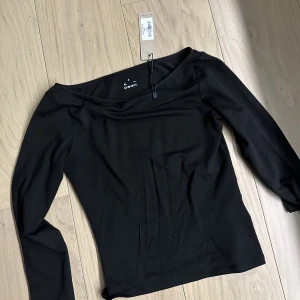 A-dsgn softtop - Strl S, aldrig använd bara testad 