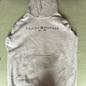 Tommy hilfiger tröja  - Fin Tommy hilfiger tröja. Skick: 9/10.🔥😁Passar 152-164