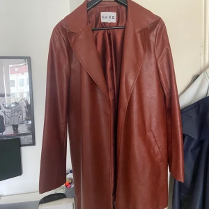 Skinnjacka NAKD PU Leather Jacket - I princip aldrig använd jacka från NAKD. Haft på den Max 2-3 gånger så ny skick. 