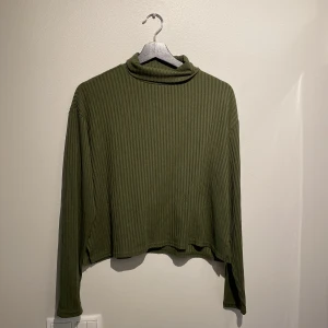 Polotröja  - Polo från HM med liten slits nedtill