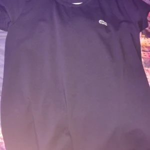 Lacoste tshirt - Köpt för 370kr nästan aldrig använd